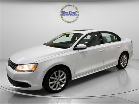 Used 2014 Volkswagen Jetta SE FWD image 1