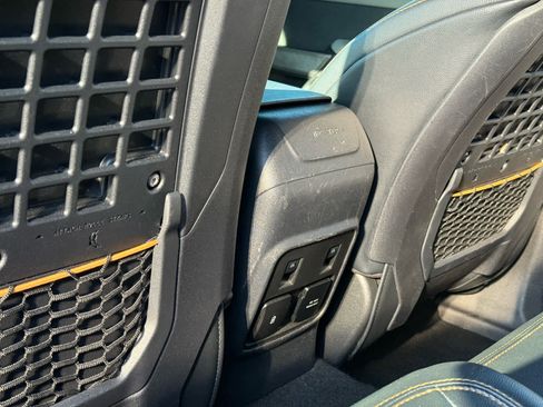 Used 2023 Ford Bronco Badlands w/ Sasquatch Package image 27