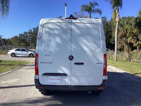 Used 2022 Mercedes-Benz Sprinter 1500 image 4