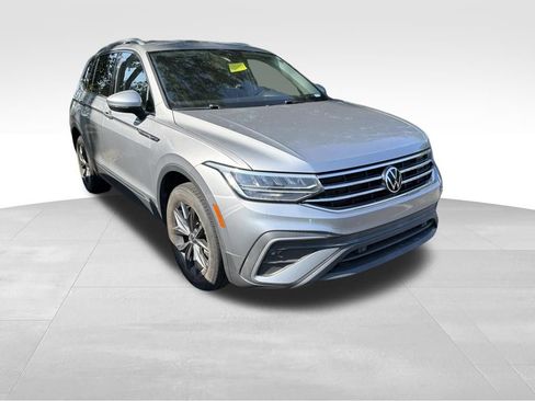 Used 2022 Volkswagen Tiguan SE AWD/4WD image 3