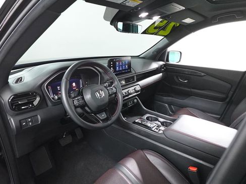 Used 2025 Honda Pilot Black Edition image 14