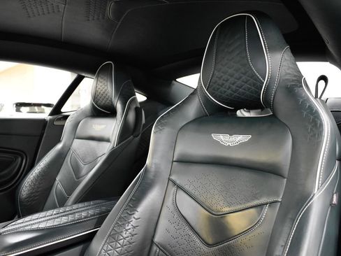 Used 2022 Aston Martin DBS Superleggera RWD image 9