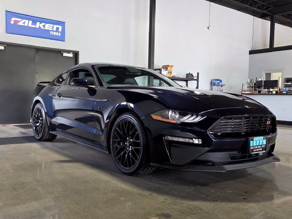 Used 2021 Ford Mustang GT Premium w/ GT Performance Package RWD image 3