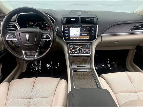 Used 2018 Lincoln Continental Select image 19