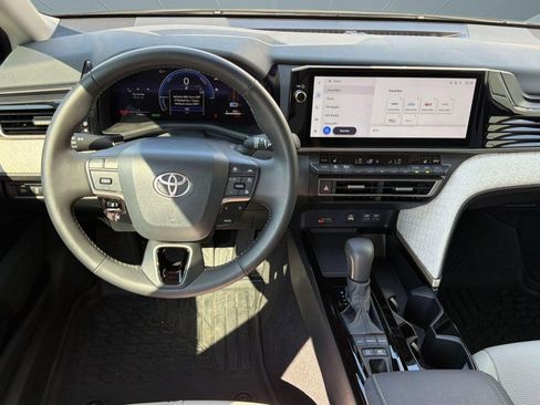 Used 2026 Toyota Camry XLE FWD image 27