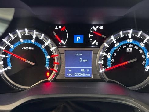 Used 2019 Toyota 4Runner SR5 AWD/4WD image 28