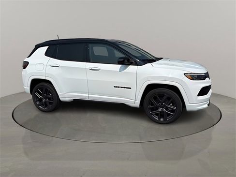 New 2025 Jeep Compass Limited w/ High Altitude Package image 2