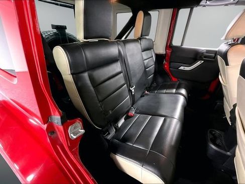 Used 2012 Jeep Wrangler Unlimited Sahara w/ Connectivity Group AWD/4WD image 22