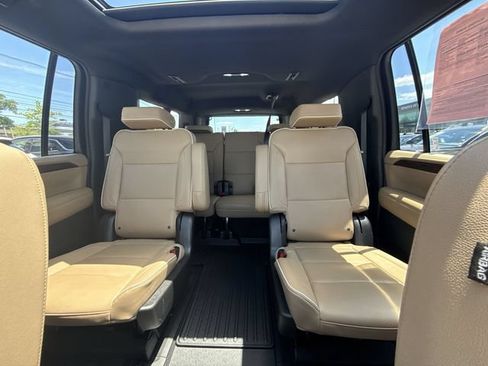 Used 2023 Chevrolet Suburban Premier RWD image 22