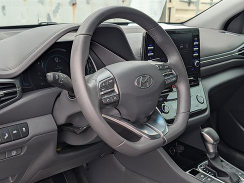Used 2022 Hyundai Ioniq SE FWD image 20