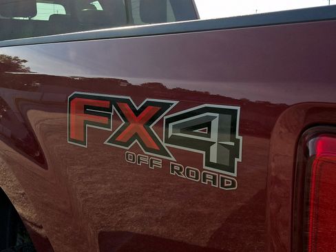 Certified 2019 Ford F250 Platinum w/ Platinum Ultimate Package AWD/4WD image 30