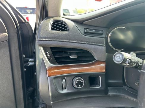 Used 2019 Cadillac Escalade Luxury RWD image 13