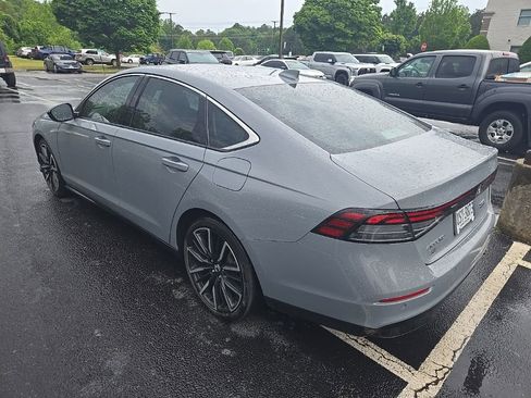 Used 2023 Honda Accord Touring image 3