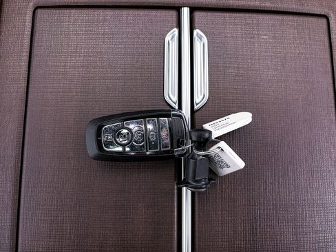 Used 2025 Lincoln Navigator Reserve AWD/4WD image 33