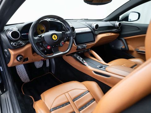 Used 2018 Ferrari GTC4Lusso AWD/4WD image 12