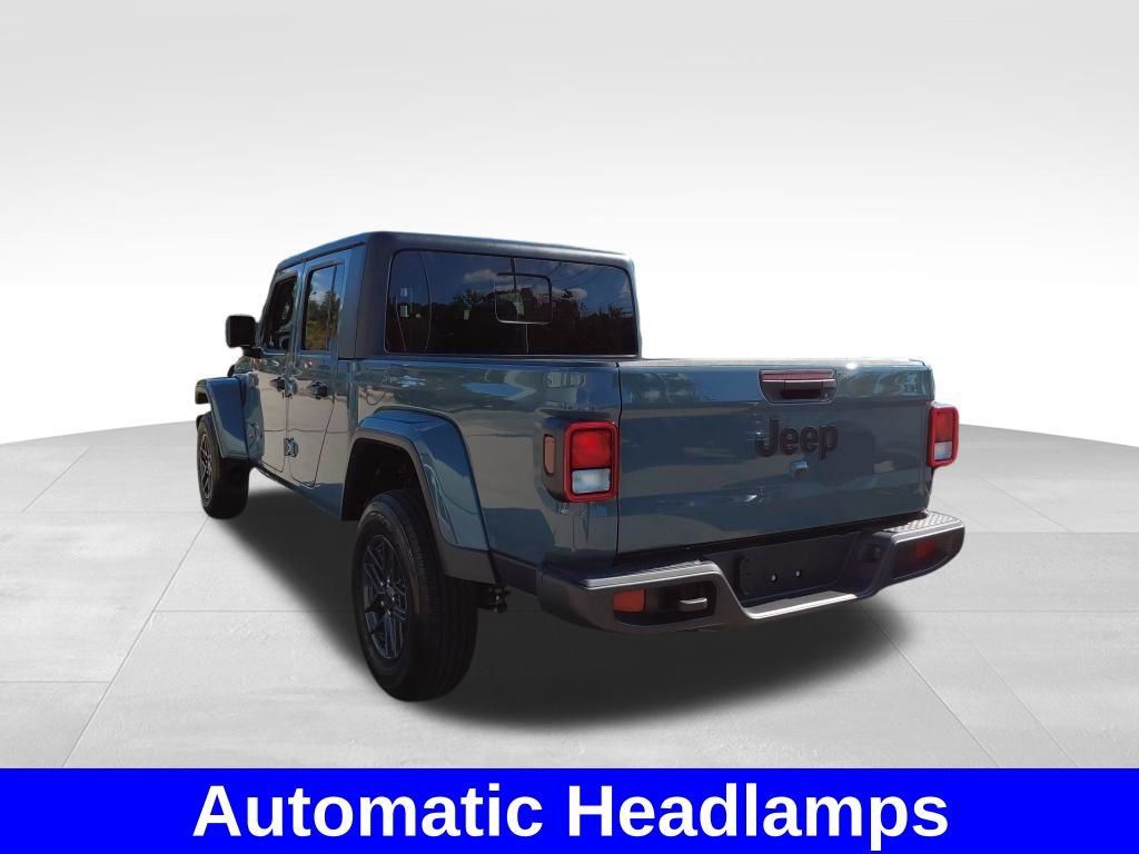 Used 2024 Jeep Gladiator Sport AWD/4WD image 17