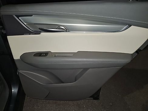 Used 2020 Cadillac XT5 Premium Luxury image 32