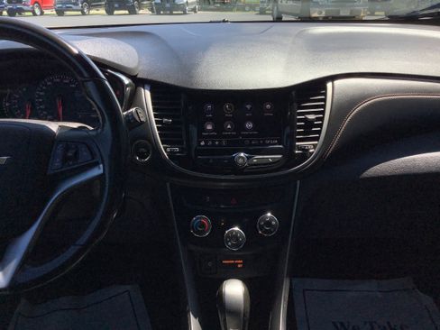 Used 2020 Chevrolet Trax LT w/ LT Convenience Package AWD/4WD image 10