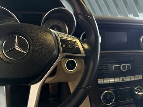 Used 2015 Mercedes-Benz SLK 250 image 24