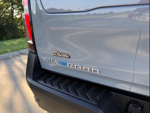 Used 2025 Chevrolet Silverado EV LT AWD/4WD image 5