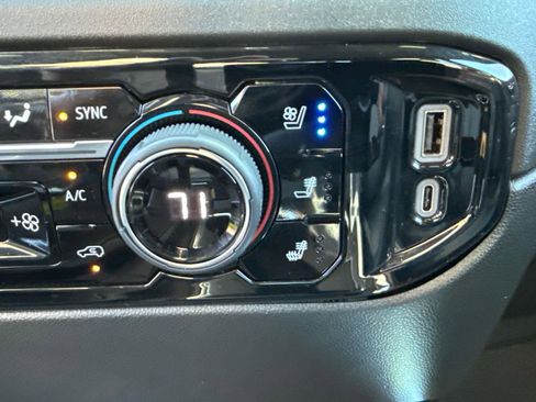 Used 2023 Chevrolet Silverado 1500 High Country w/ Technology Package image 20