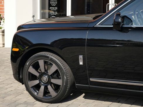 Used 2023 Rolls-Royce Cullinan AWD/4WD image 22