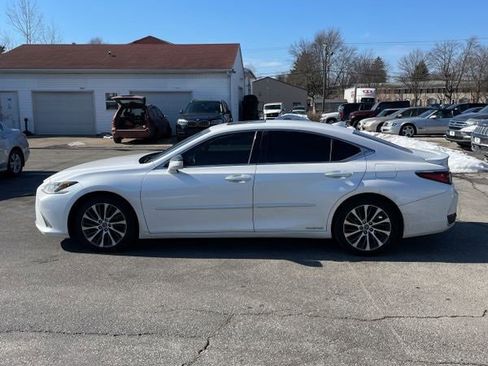 Used 2020 Lexus ES 300h w/ Premium Package image 11