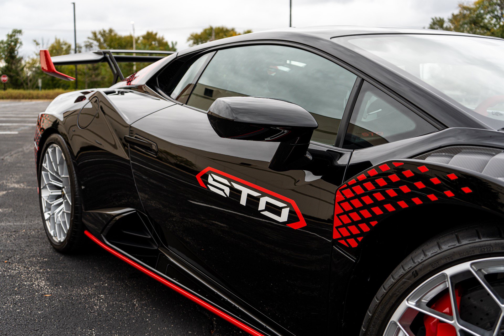 Used 2023 Lamborghini Huracan STO RWD image 11