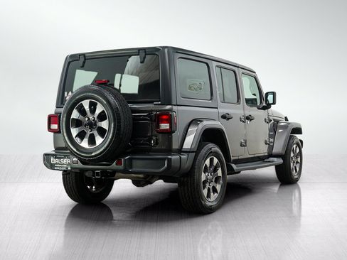 Used 2018 Jeep Wrangler Unlimited Sahara w/ Cold Weather Group AWD/4WD image 5