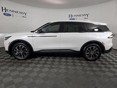Used 2026 Lincoln Nautilus Premier AWD/4WD image 7