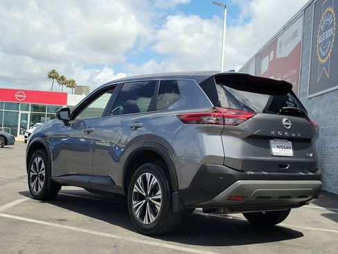 Used 2023 Nissan Rogue SV FWD image 2