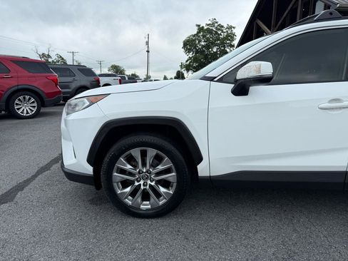 Used 2019 Toyota RAV4 XLE Premium FWD image 41