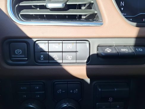 Used 2024 Chevrolet Tahoe High Country image 36