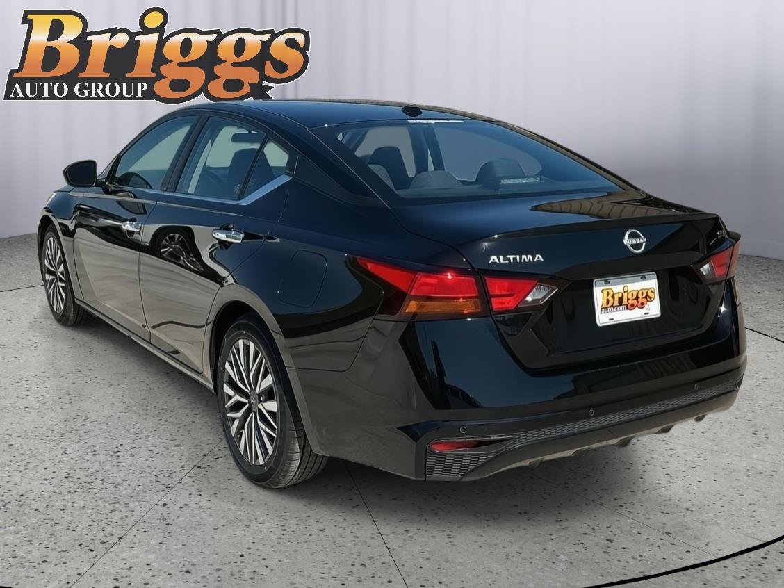 Used 2024 Nissan Altima 2.5 SV FWD image 3