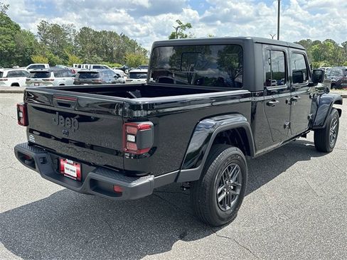 New 2025 Jeep Gladiator Sport image 5