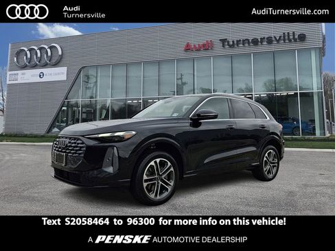 Used 2025 Audi Q5 2.0T Premium w/ Convenience Package image 1