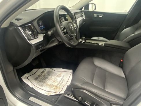 Used 2025 Volvo XC60 B5 Plus image 10
