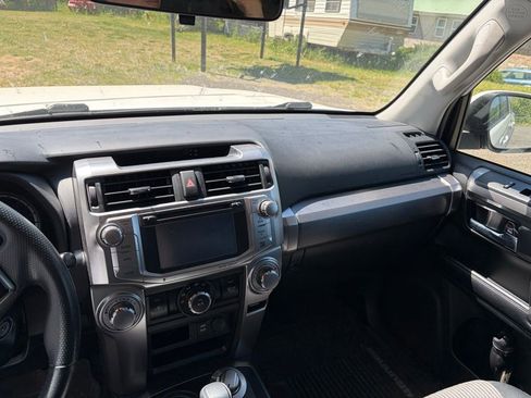 Used 2019 Toyota 4Runner SR5 AWD/4WD image 7