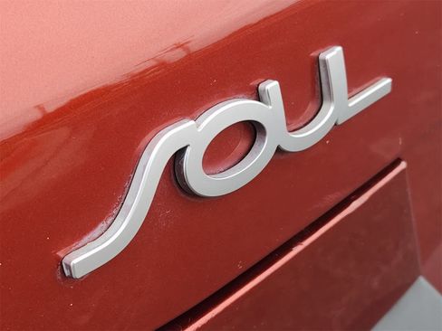 Certified 2022 Kia Soul LX w/ Technology Package image 12