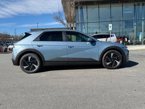 New 2026 Hyundai Ioniq 5 SEL image 2