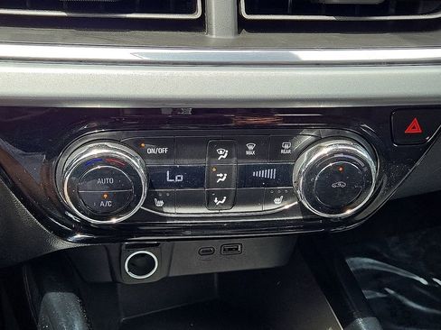 Used 2025 Chevrolet Trax LT w/ Driver Confidence Package FWD image 28
