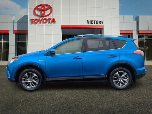 Used 2017 Toyota RAV4 XLE image 6
