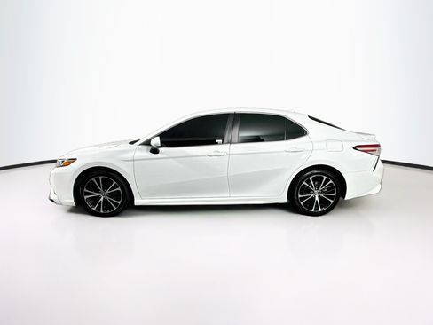 Used 2020 Toyota Camry SE FWD image 4