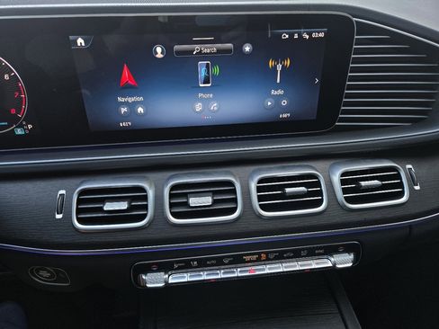 Used 2024 Mercedes-Benz GLS 450 4MATIC image 21