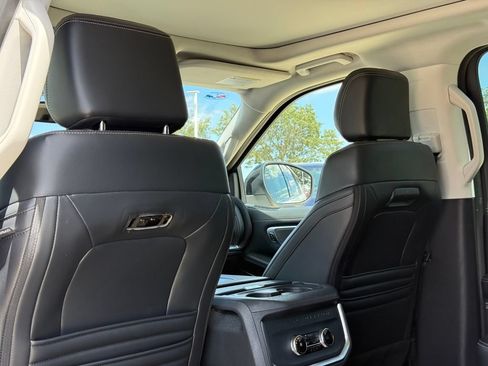 Used 2025 Ford Expedition Platinum AWD/4WD image 19