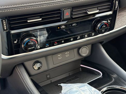 New 2026 Nissan Rogue Platinum image 11