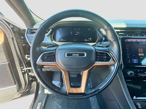 Used 2022 Jeep Grand Cherokee Summit AWD/4WD image 39