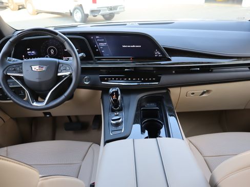 Used 2023 Cadillac Escalade Premium Luxury w/ Performance Package AWD/4WD image 17