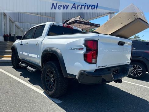 Certified 2025 Chevrolet Colorado ZR2 w/ Midnight Edition AWD/4WD image 10