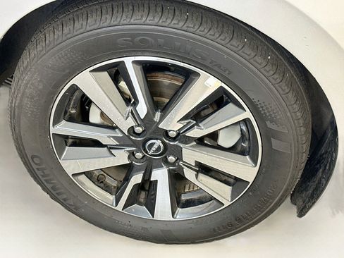 Used 2025 Nissan Versa SV FWD image 34